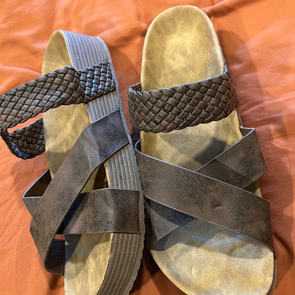 Women’s sandals